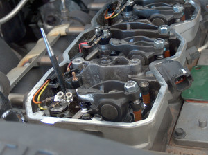 Common-rail engine with the “lady foot” injector puller positioned to lift #1 injector.